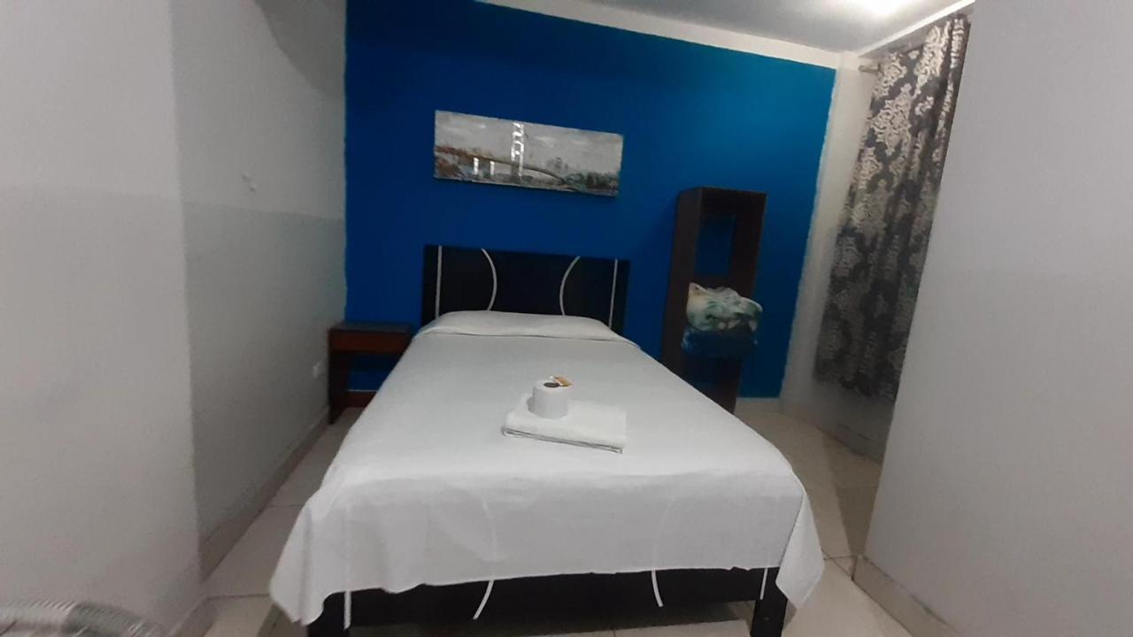 Aypa Hostal Trujillo Exterior photo