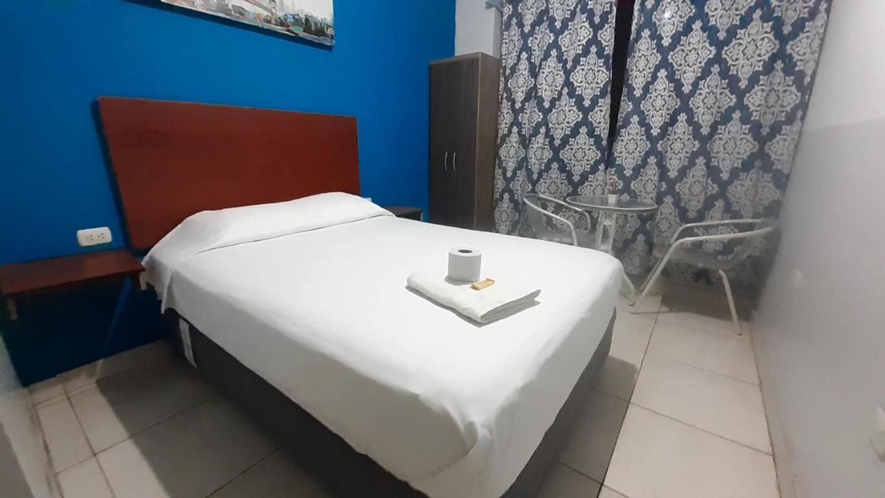 Aypa Hostal Trujillo Exterior photo